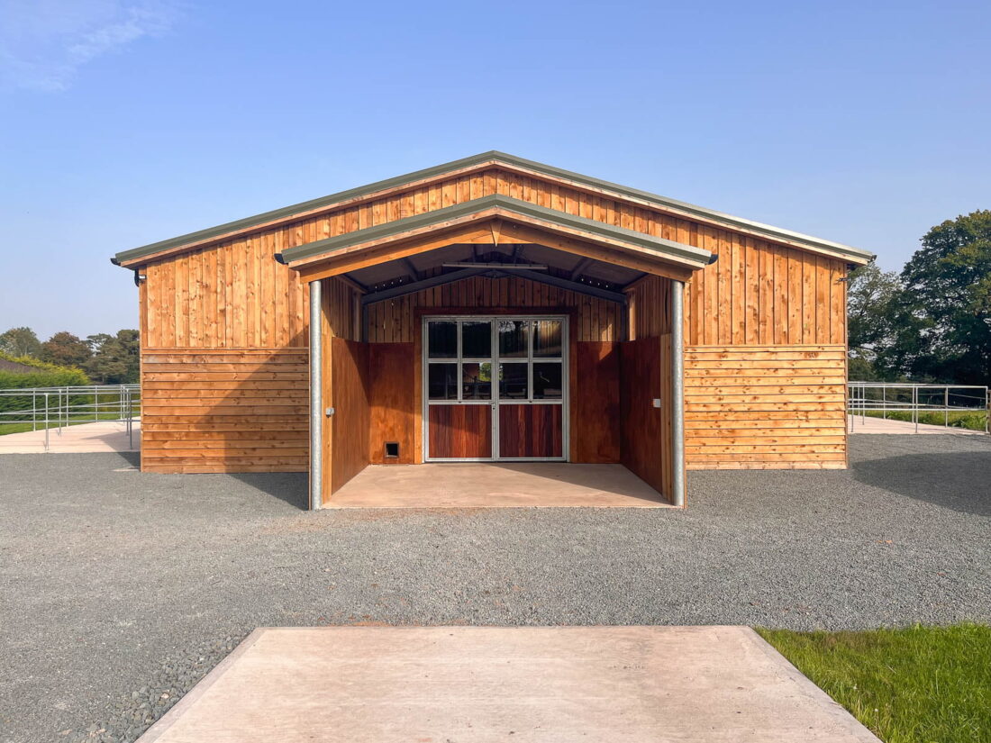 Indoor Stable Block -American Barn - Indoor stable construction